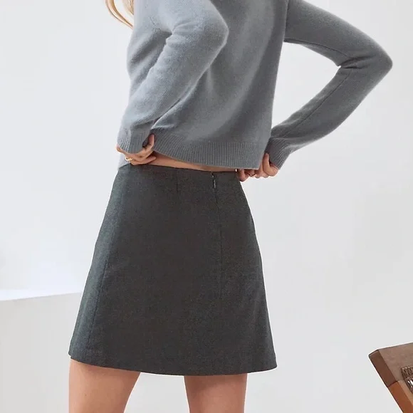 Aritzia❣️Renee skirt /(classic mini skirt) wool - Picture 3 of 10